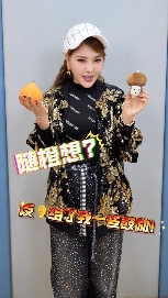 再度翻红的乌兰图雅,成了新的网络抽象圣体