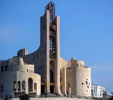 最科幻的游戏要素,是游戏里的甲方都比现实懂设计师的审美