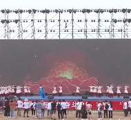 再度翻红的乌兰图雅,成了新的网络抽象圣体