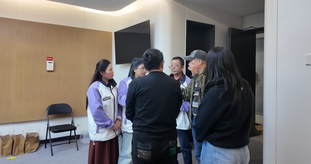 当我在看60岁的老人打电竞比赛时，我在看什么