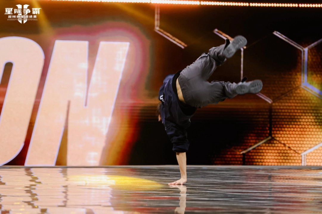 在《星际争霸Ⅱ》国际明星邀请赛现场,大家都是当初那个少年