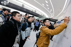 在《星际争霸Ⅱ》国际明星邀请赛现场,大家都是当初那个少年