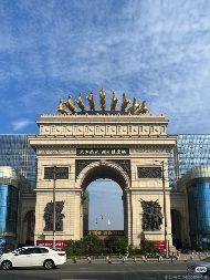 老辈子拍照，为啥让巴黎旅游变成了村口打卡