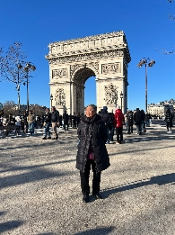 老辈子拍照，为啥让巴黎旅游变成了村口打卡