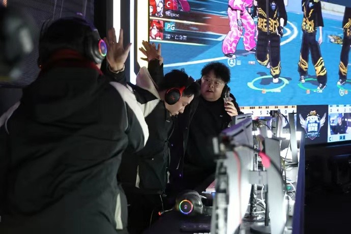 2025《街头篮球》FSPL盛大落幕,“UNKNOWN”延续王者之姿卫冕冠军