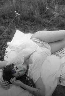 靠卖私房照，女菩萨两周筹了50万美元善款