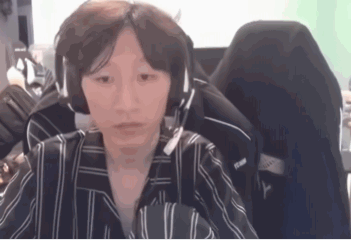 诡异的婴儿流口水黑白大头照，怎么就成为了网友摆烂专用表情包？