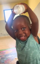 最近让无数人更换头像的非洲小孩表情包，到底是个什么来头？