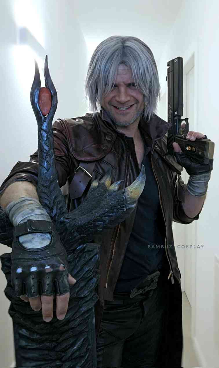 皮衣配圣诞帽！意大利Coser演绎《鬼泣5》圣诞但丁