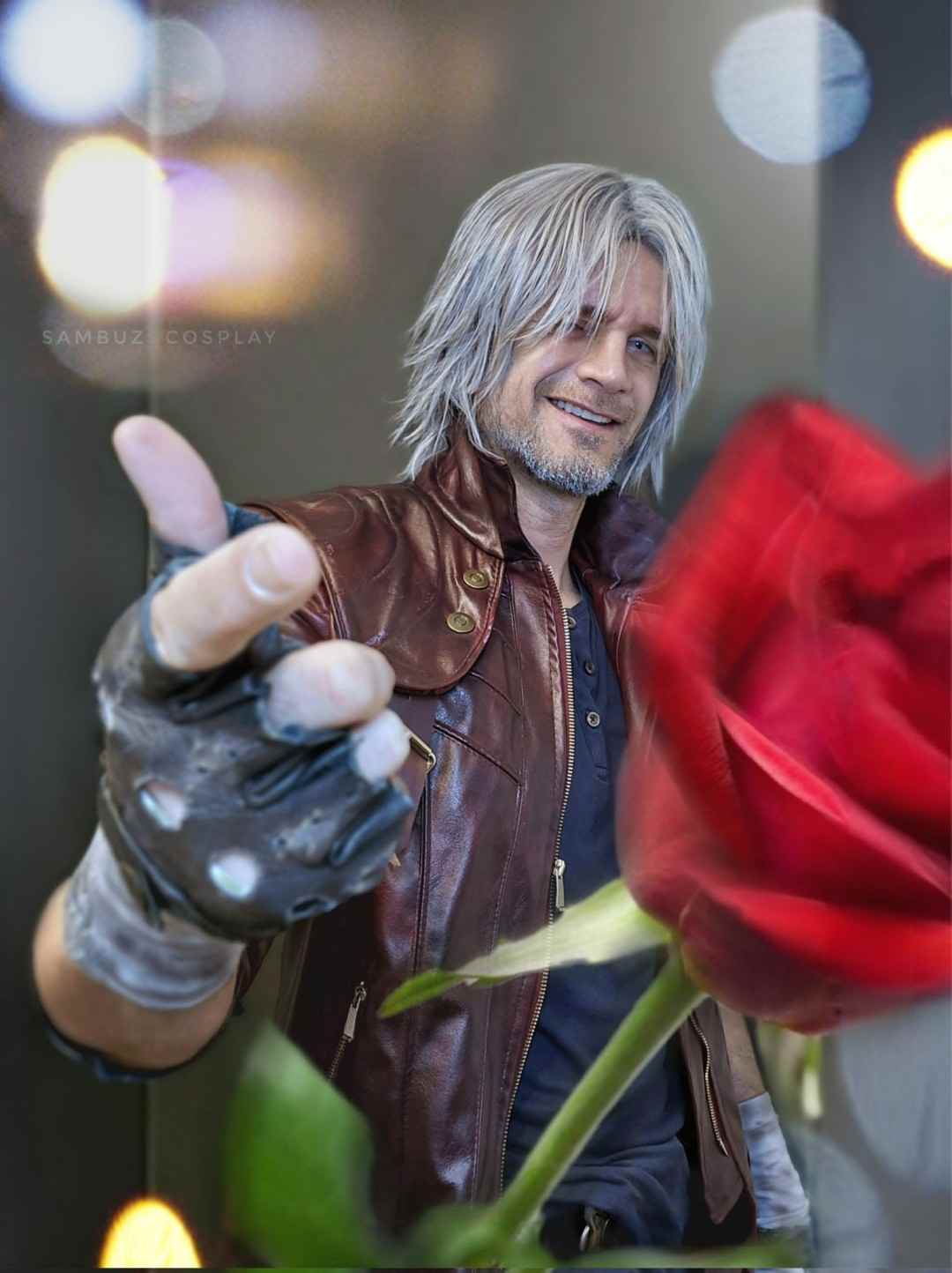 皮衣配圣诞帽！意大利Coser演绎《鬼泣5》圣诞但丁