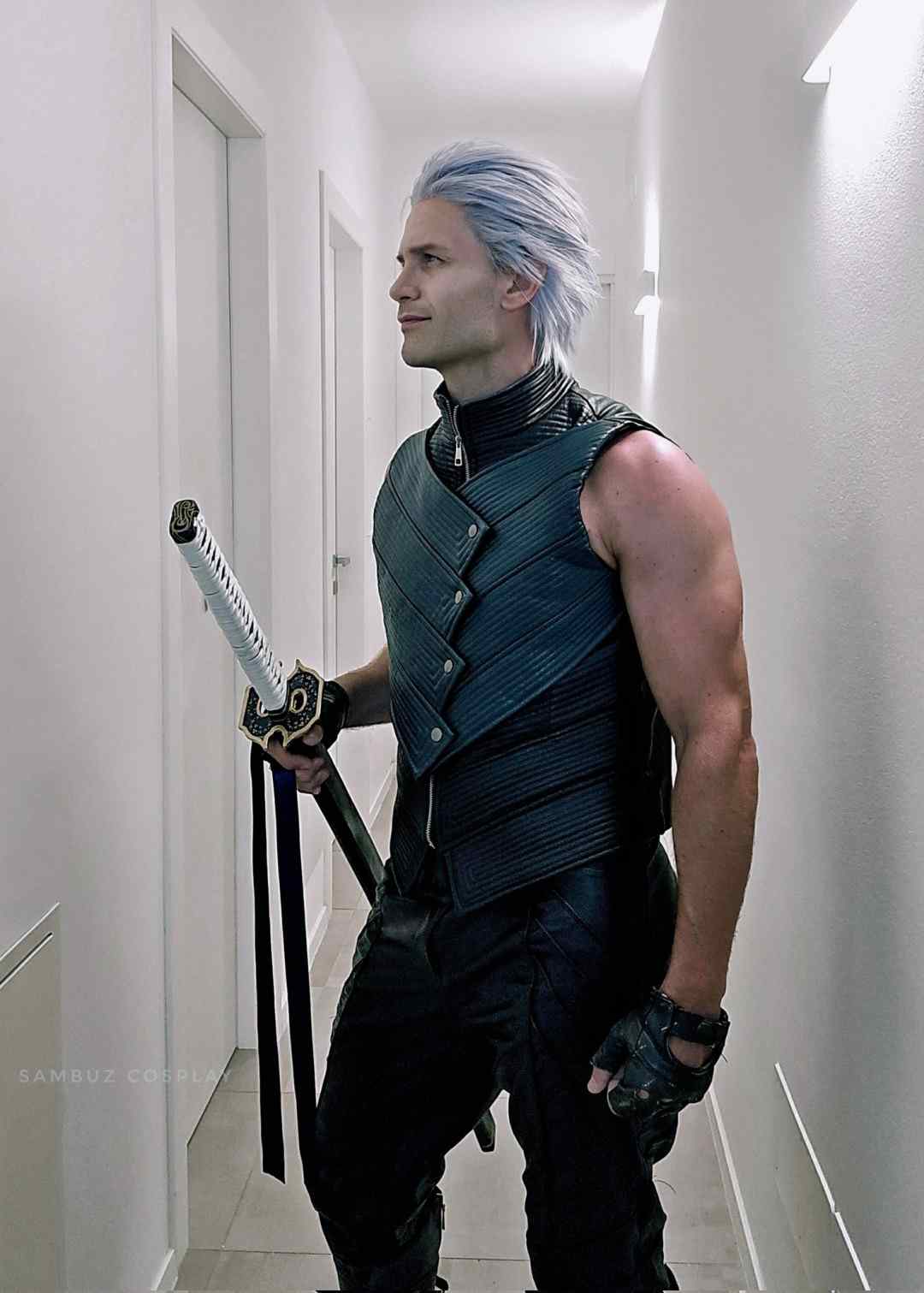 皮衣配圣诞帽！意大利Coser演绎《鬼泣5》圣诞但丁