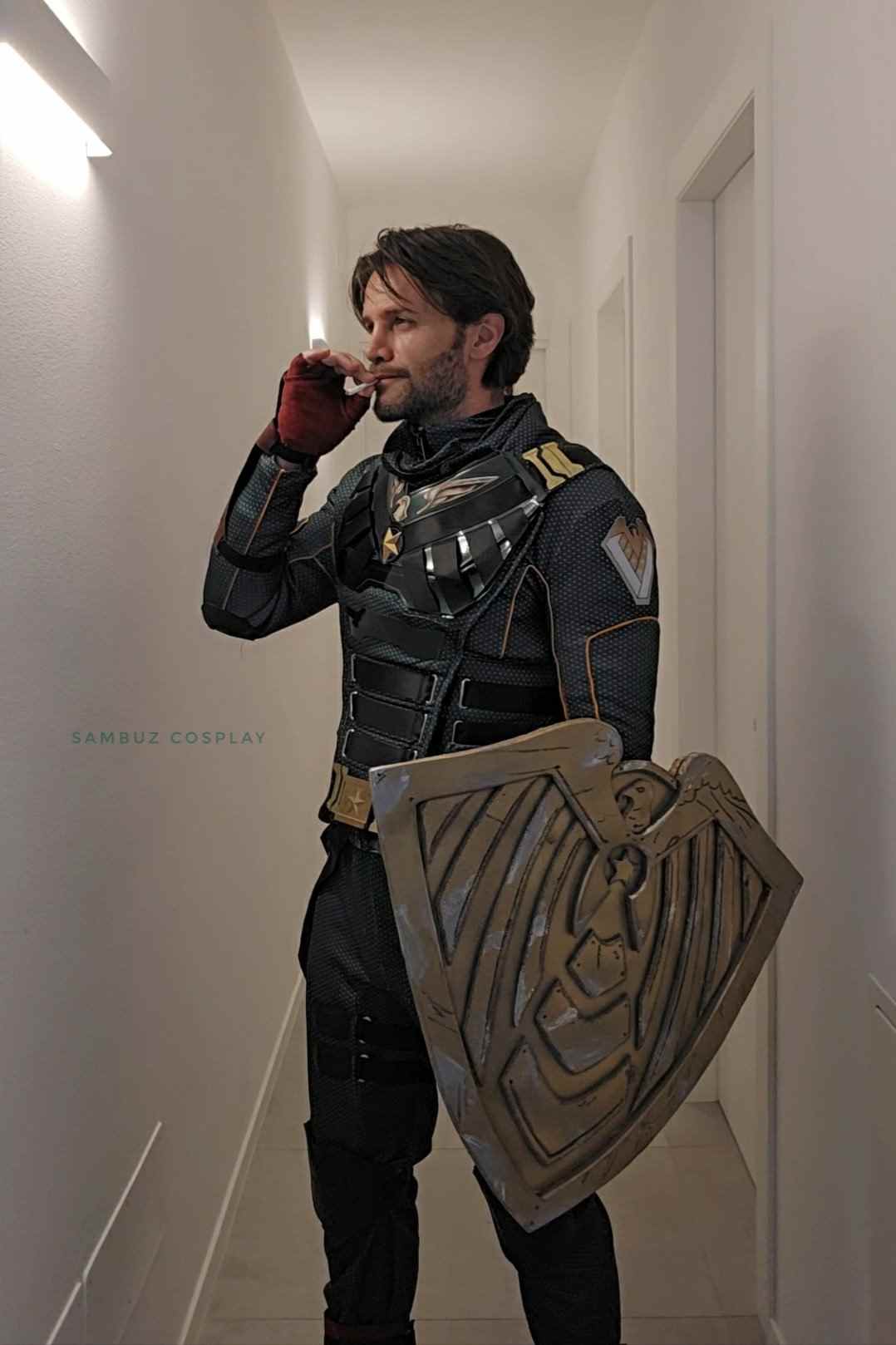 皮衣配圣诞帽！意大利Coser演绎《鬼泣5》圣诞但丁