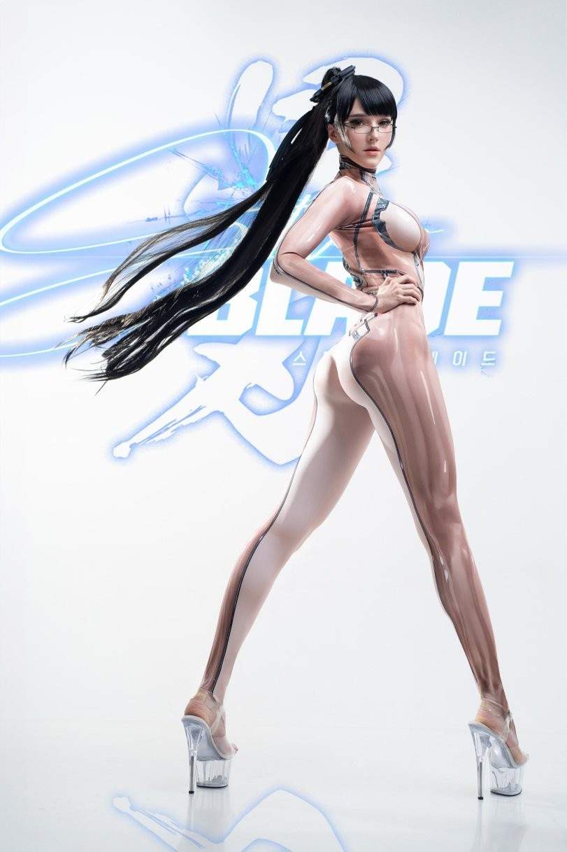 把持不住! 国外知名模特穿透明装战衣cos《剑星》伊芙